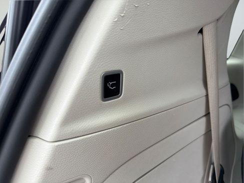 Used 2024 Chrysler Pacifica Limited FWD image 31