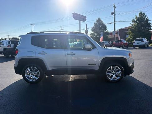 Used 2015 Jeep Renegade Latitude FWD image 4