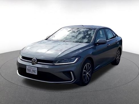 Used 2025 Volkswagen Jetta SE image 7