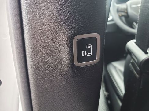 Used 2023 Chrysler Pacifica Touring-L w/ S Appearance Package image 25