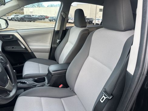 Used 2013 Toyota RAV4 LE image 16