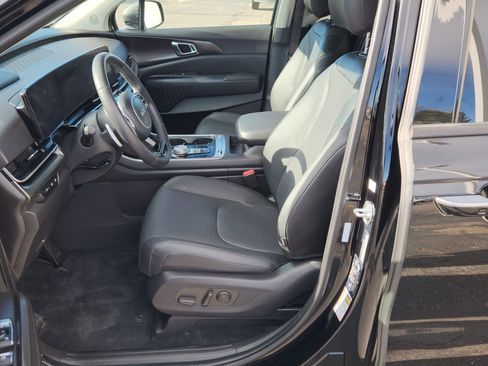 Used 2025 Kia Carnival SX Prestige image 25