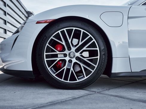 Used 2023 Porsche Taycan 4S w/ Premium Package image 3