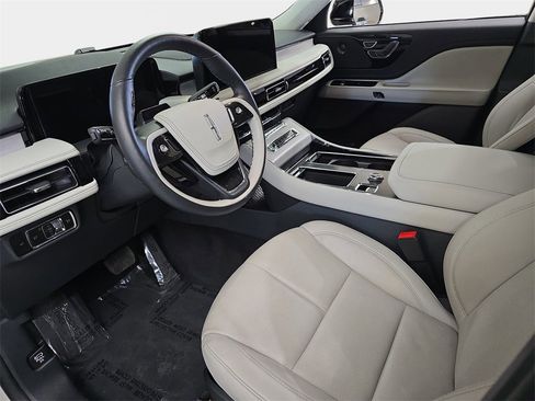 Used 2025 Lincoln Aviator Reserve w/ Illumination Package image 19