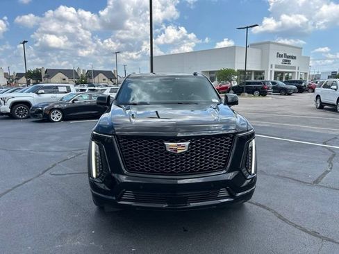 Used 2025 Cadillac Escalade Sport w/ Touring Package AWD/4WD image 3