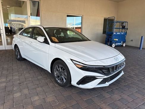 Used 2024 Hyundai Elantra SEL image 7
