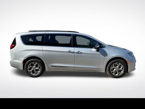 Used 2023 Chrysler Pacifica Limited AWD/4WD image 22