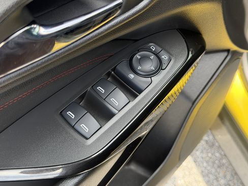 Certified 2024 Chevrolet Trax RS w/ Sunroof Package FWD image 19