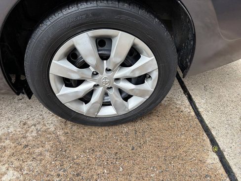 Used 2015 Toyota Corolla LE FWD image 9