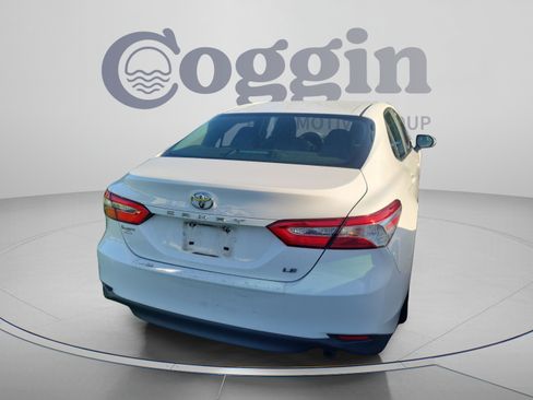 Used 2018 Toyota Camry LE w/ Convenience Package FWD image 4