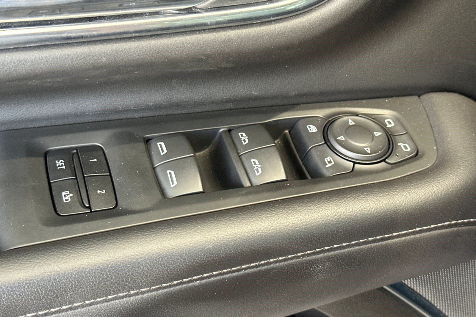 Used 2021 Chevrolet Tahoe Z71 w/ Luxury Package AWD/4WD image 13