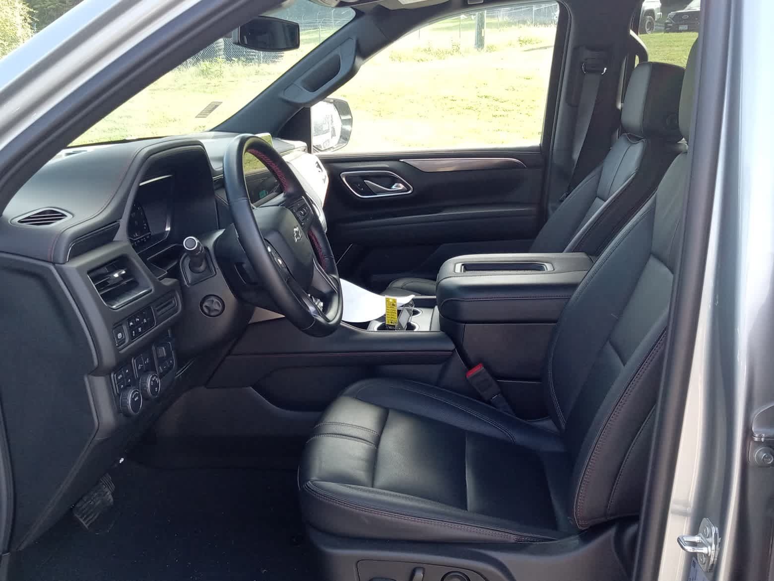 Used 2024 Chevrolet Suburban RST w/ Luxury Package AWD/4WD image 10