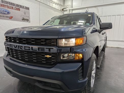 Used 2020 Chevrolet Silverado 1500 Custom w/ Custom Value Package image 3