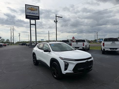 Used 2025 Chevrolet Trax ACTIV w/ Sunroof Package FWD image 39