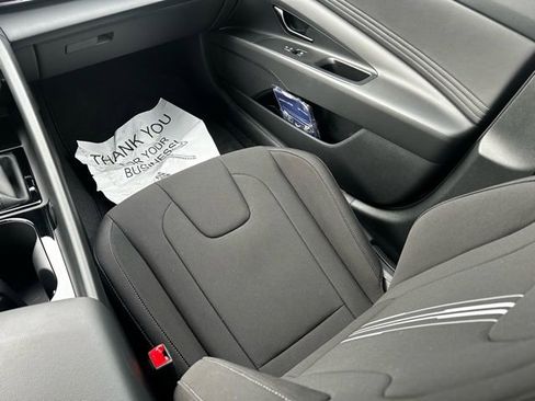 Certified 2025 Hyundai Elantra SEL image 11