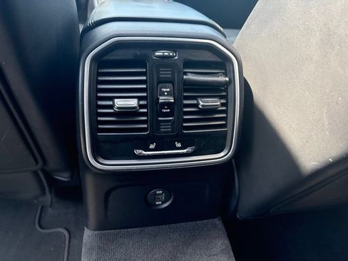 Used 2018 Porsche Macan AWD/4WD image 18