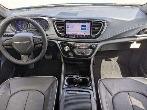 New 2026 Chrysler Pacifica Limited image 14