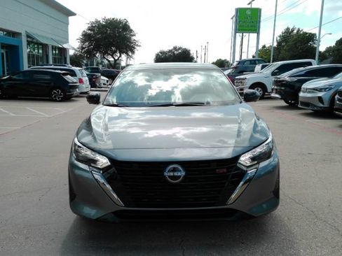 Used 2025 Nissan Sentra SR w/ SR Premium Package FWD image 2