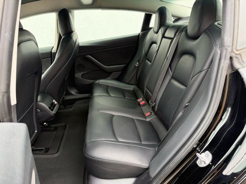 Used 2022 Tesla Model 3 RWD image 9