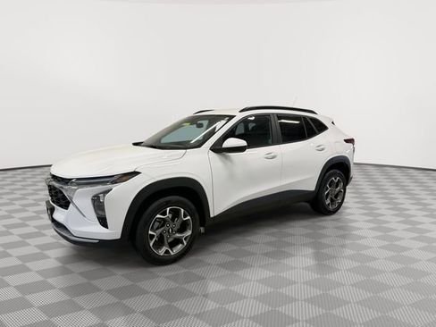 Certified 2025 Chevrolet Trax LT w/ LT Convenience Package image 5