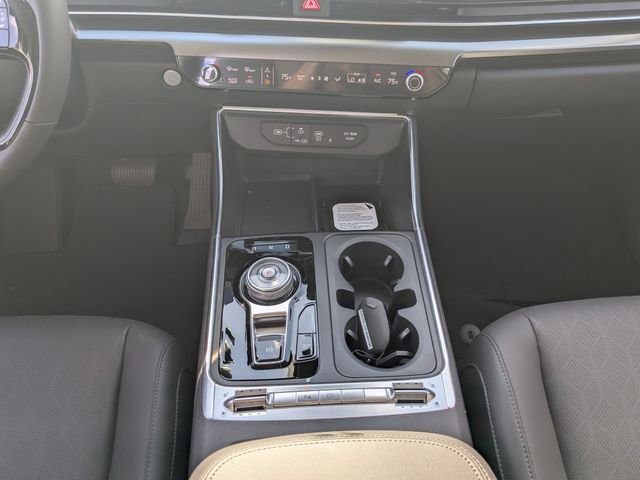 New 2027 Kia Carnival SX w/ Dark Edition Package FWD image 19