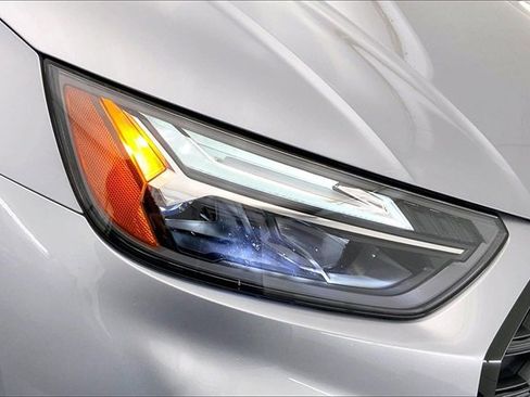 Certified 2025 Audi Q5 2.0T Premium Plus image 28