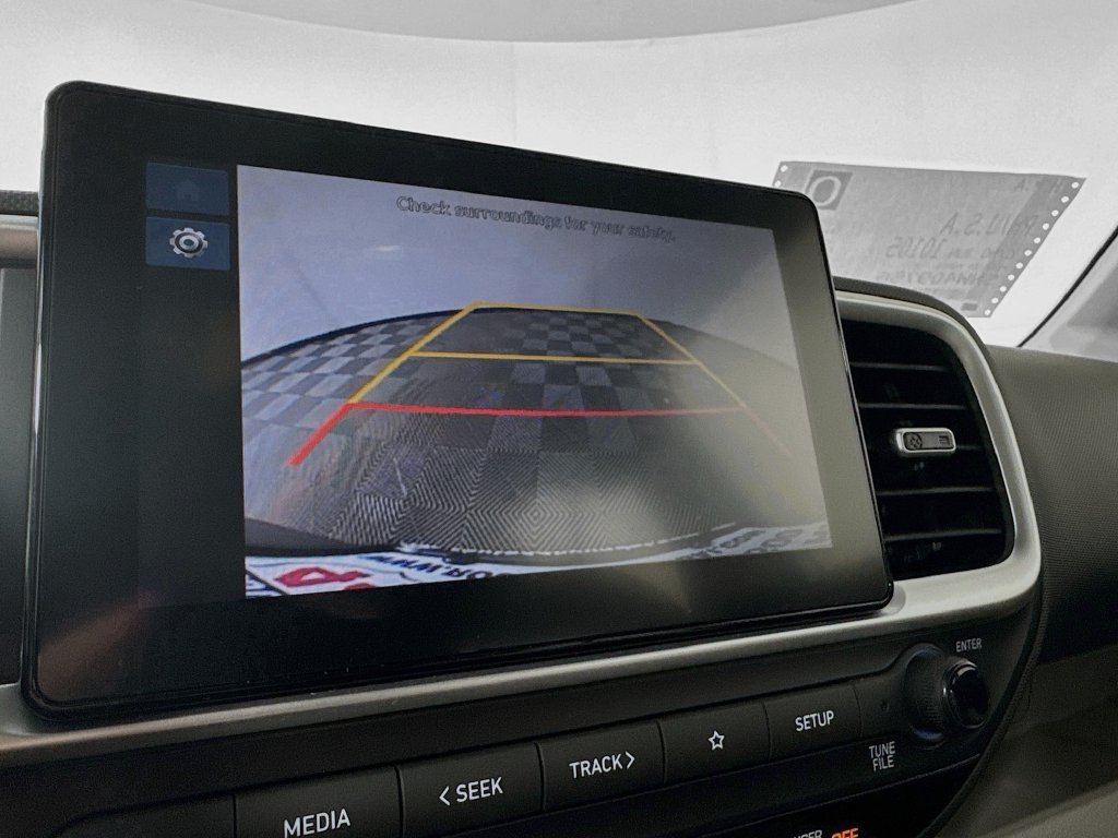 Used 2025 Hyundai Venue SEL FWD image 13