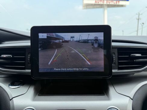 Used 2022 Ford Explorer XLT w/ Equipment Group 202A RWD image 8
