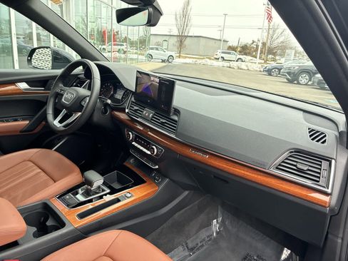Used 2023 Audi Q5 2.0T Premium w/ Convenience Package image 18