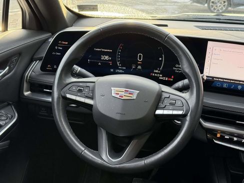 Used 2024 Cadillac XT4 Premium Luxury image 9