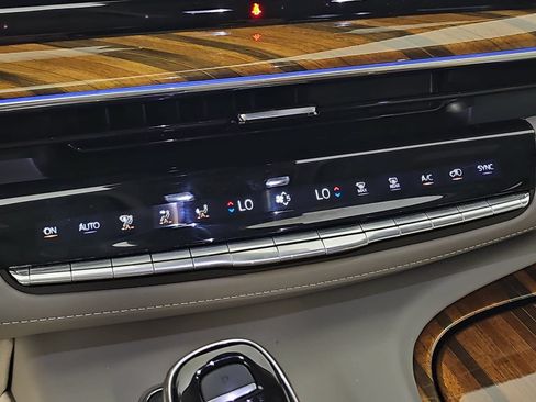 Used 2024 Cadillac Escalade Sport Platinum RWD image 22