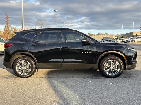 Used 2024 Chevrolet Blazer LT image 2