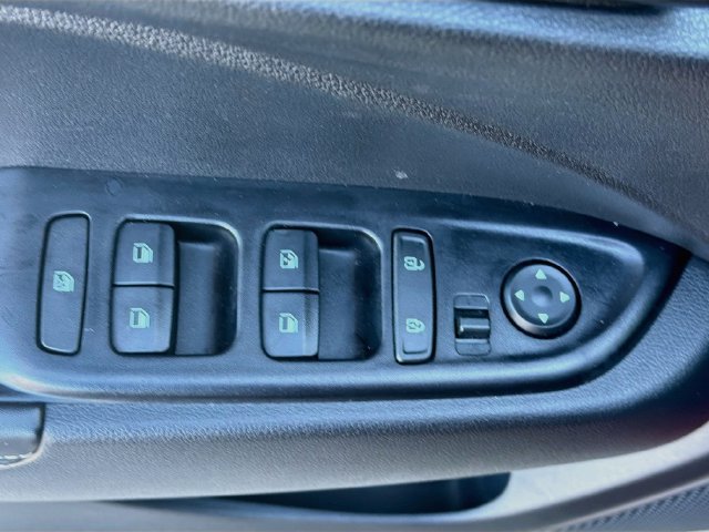 Used 2022 Hyundai Venue Limited FWD image 18