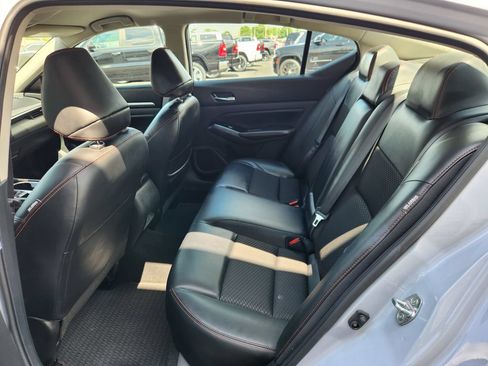 Used 2024 Nissan Altima 2.5 SR FWD image 15