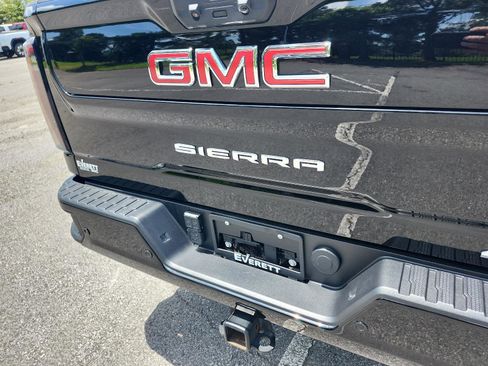 Used 2026 GMC Sierra 2500 AT4 w/ AT4 Premium Plus Package AWD/4WD image 4