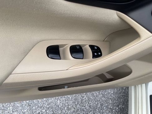 Used 2015 Nissan Altima 2.5 S w/ Sport Value Package FWD image 13