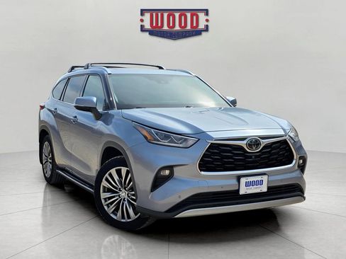Used 2021 Toyota Highlander Platinum image 1
