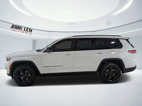 Used 2023 Jeep Grand Cherokee L Laredo RWD image 6