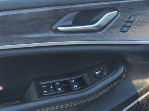 Used 2024 Jeep Grand Cherokee Limited 4xe image 13