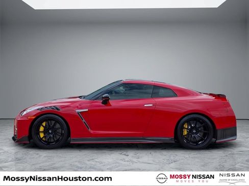 Certified 2023 Nissan GT-R NISMO w/ Floor Mat Package AWD/4WD image 5