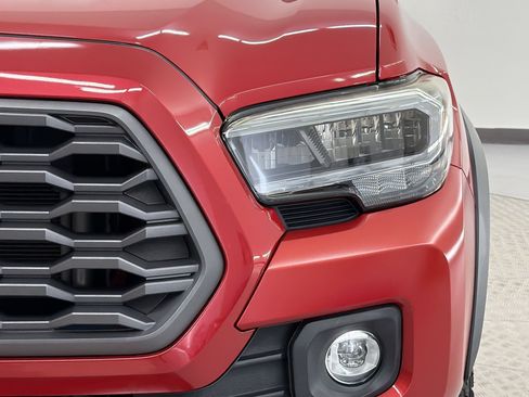 Used 2022 Toyota Tacoma TRD Off-Road w/ TRD Premium Off Road Package AWD/4WD image 12