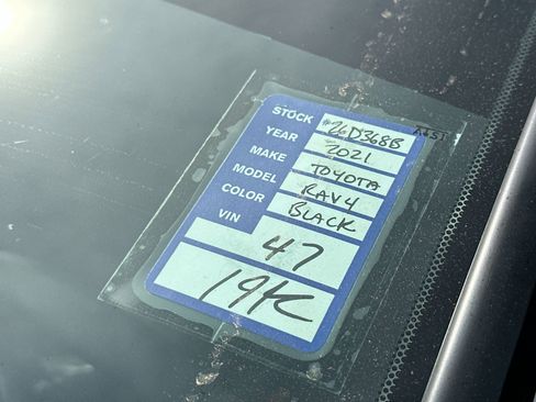 Used 2021 Toyota RAV4 XLE Premium image 26