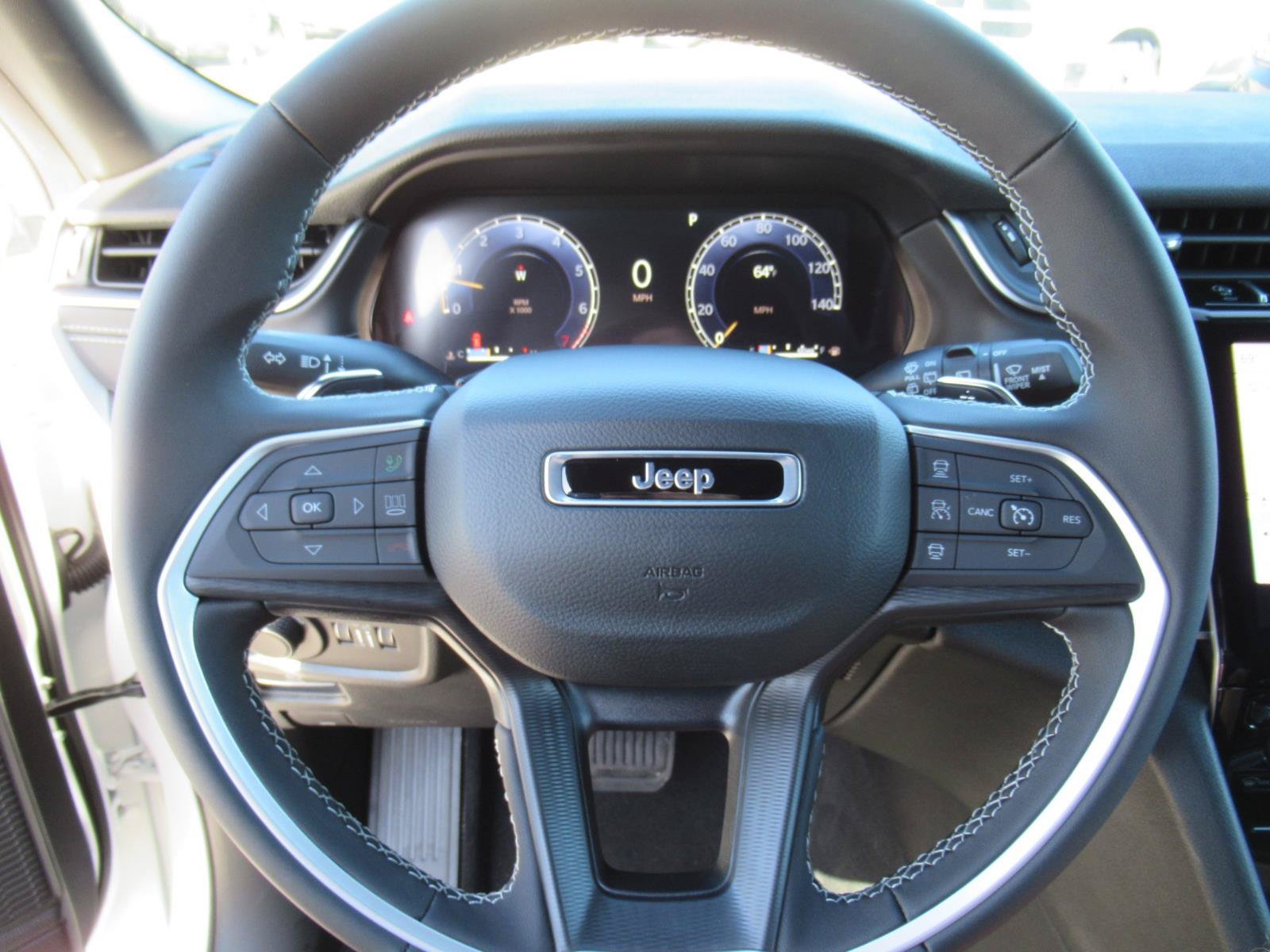 New 2027 Jeep Grand Cherokee Laredo RWD image 20