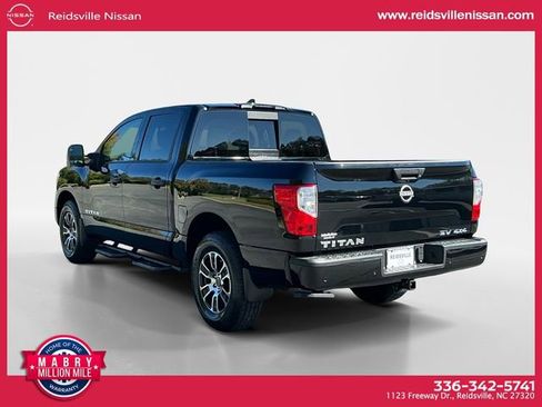 Used 2024 Nissan Titan SV w/ SV Convenience Package image 4
