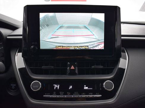 Used 2024 Toyota Corolla Cross SE image 16