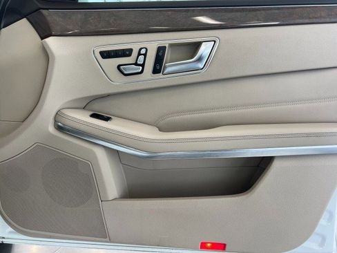 Used 2014 Mercedes-Benz E 350 4MATIC Sedan image 16