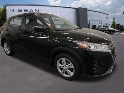 New 2025 Nissan Kicks Play S