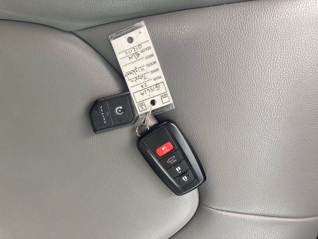 Used 2020 Toyota Highlander XLE AWD/4WD image 45