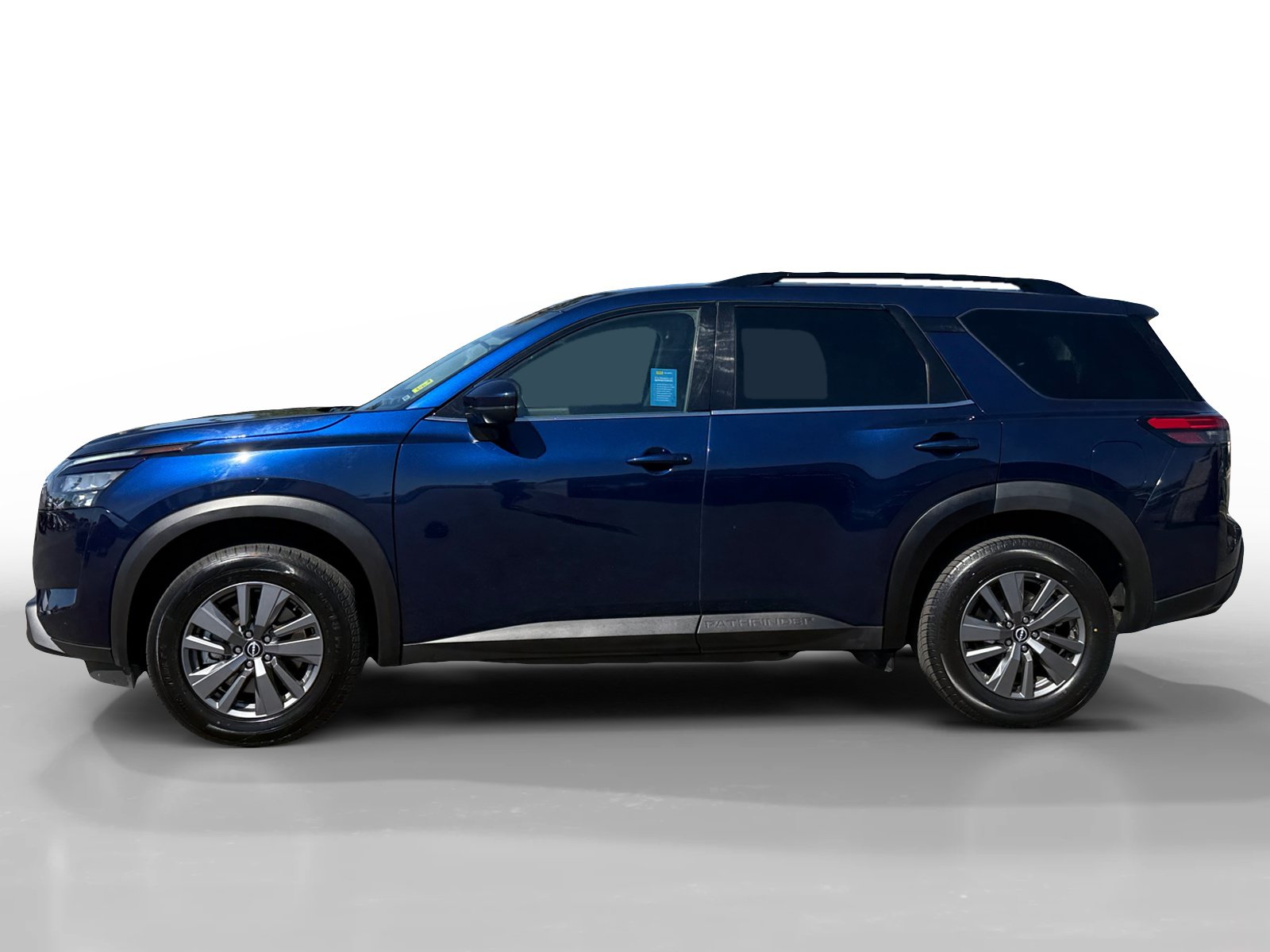 Used 2025 Nissan Pathfinder SV FWD image 2