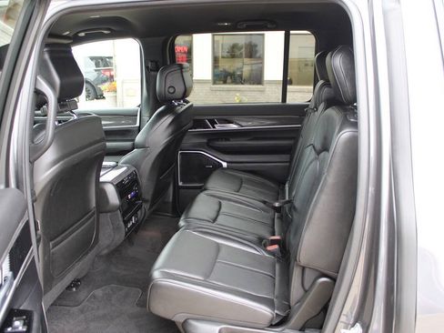Used 2022 Jeep Wagoneer Series II AWD/4WD image 10